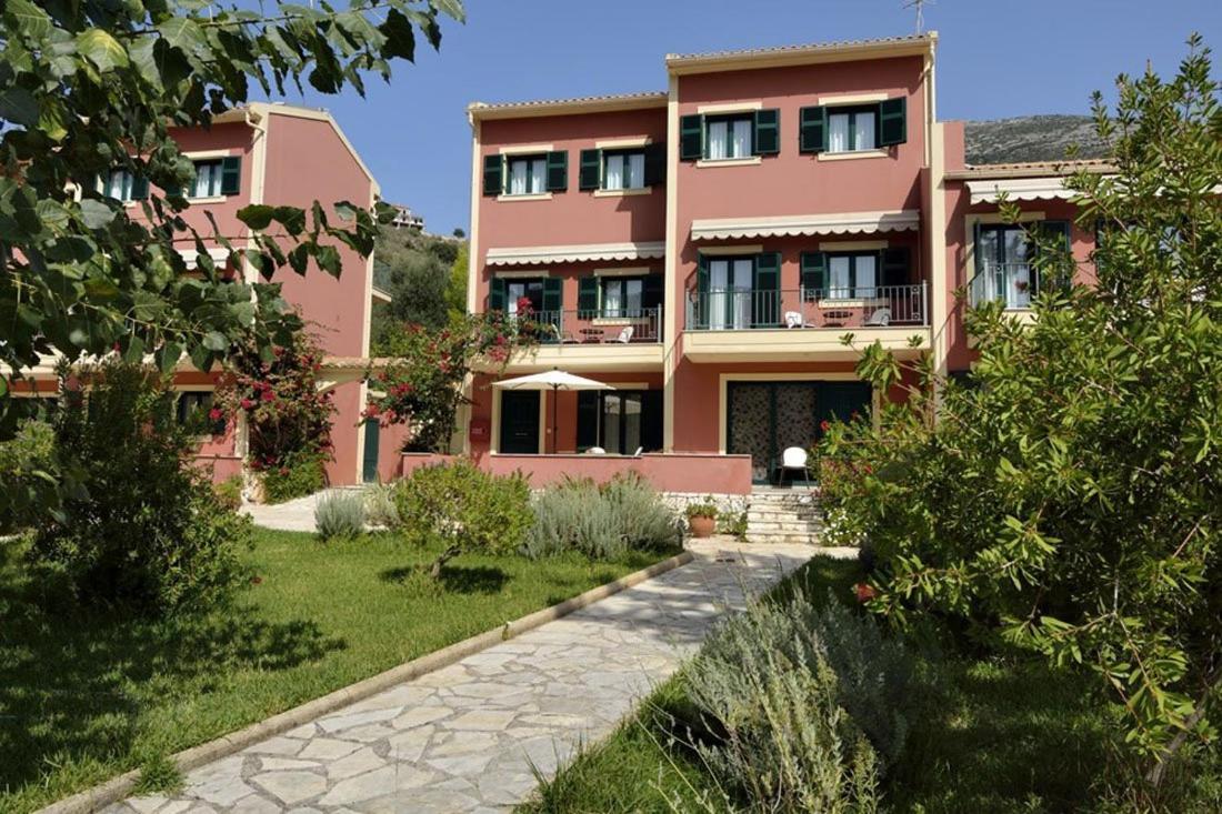 Vivi'S Apartments Agia Efimia Extérieur photo